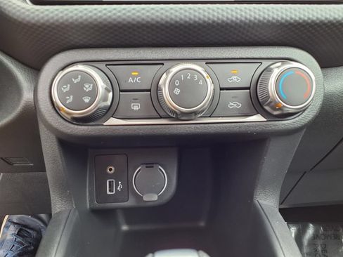 Used 2025 Nissan Kicks Play S FWD image 8