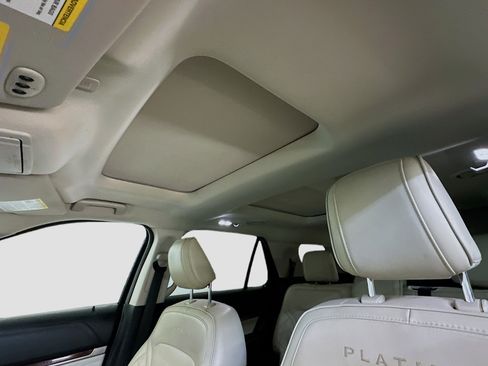 Used 2018 Ford Explorer Platinum image 27