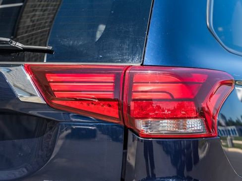 Used 2019 Mitsubishi Outlander SE AWD/4WD image 8