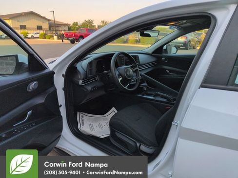 Used 2023 Hyundai Elantra SEL FWD image 9