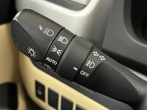 Used 2018 Toyota Highlander Plus w/ Carpet Mat Package (TMS) AWD/4WD image 96
