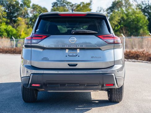 Used 2024 Nissan Rogue SV image 6