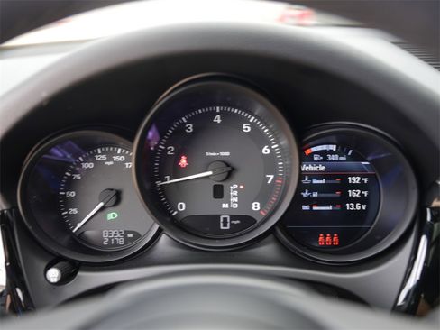 Certified 2025 Porsche Macan image 17