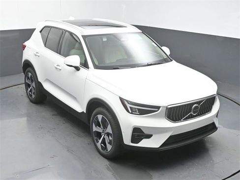 New 2025 Volvo XC40 B5 Plus w/ Protection Package Premier image 44