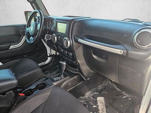 Used 2015 Jeep Wrangler Unlimited Rubicon w/ Connectivity Group AWD/4WD image 20