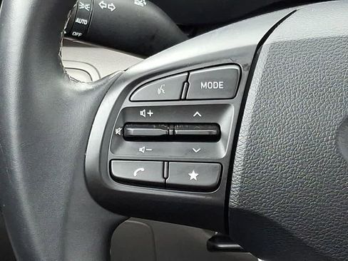 Certified 2025 Hyundai Venue SEL FWD image 20