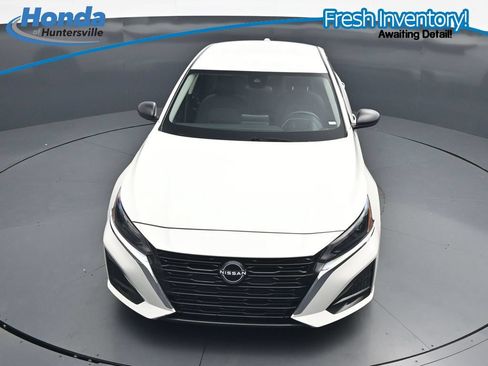 Used 2025 Nissan Altima 2.5 SV FWD image 14