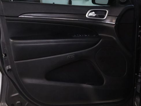 Used 2019 Jeep Grand Cherokee Limited AWD/4WD image 9