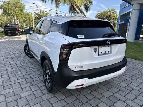 Used 2025 Nissan Kicks SV FWD image 12