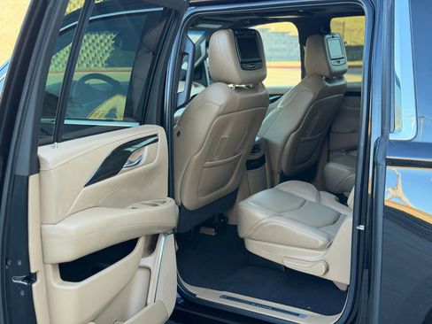 Used 2018 Cadillac Escalade ESV Platinum image 11