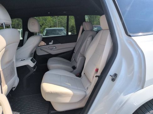 Used 2024 Mercedes-Benz GLS 450 4MATIC image 13