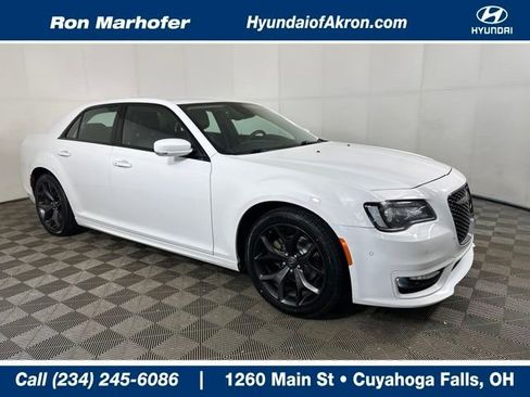 Used 2022 Chrysler 300 Touring L image 1