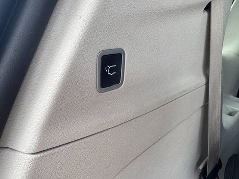 Used 2019 Chrysler Pacifica Touring-L image 13