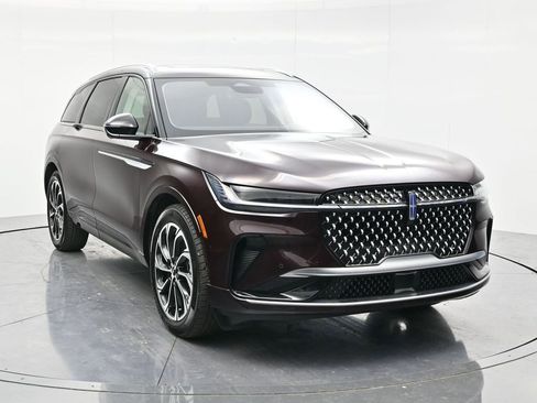 Used 2025 Lincoln Nautilus Reserve AWD/4WD image 3