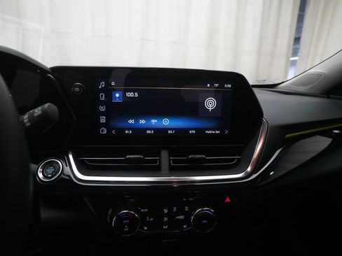 Used 2024 Chevrolet Trax ACTIV w/ Sunroof Package FWD image 6
