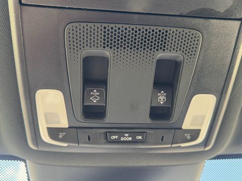 Used 2025 Honda Pilot TrailSport image 23