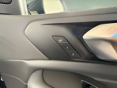 Used 2026 BMW X7 xDrive40i w/ M Sport Package image 34