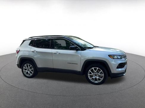 Used 2025 Jeep Compass Limited image 2