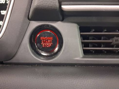 Used 2025 Honda Pilot Touring image 31