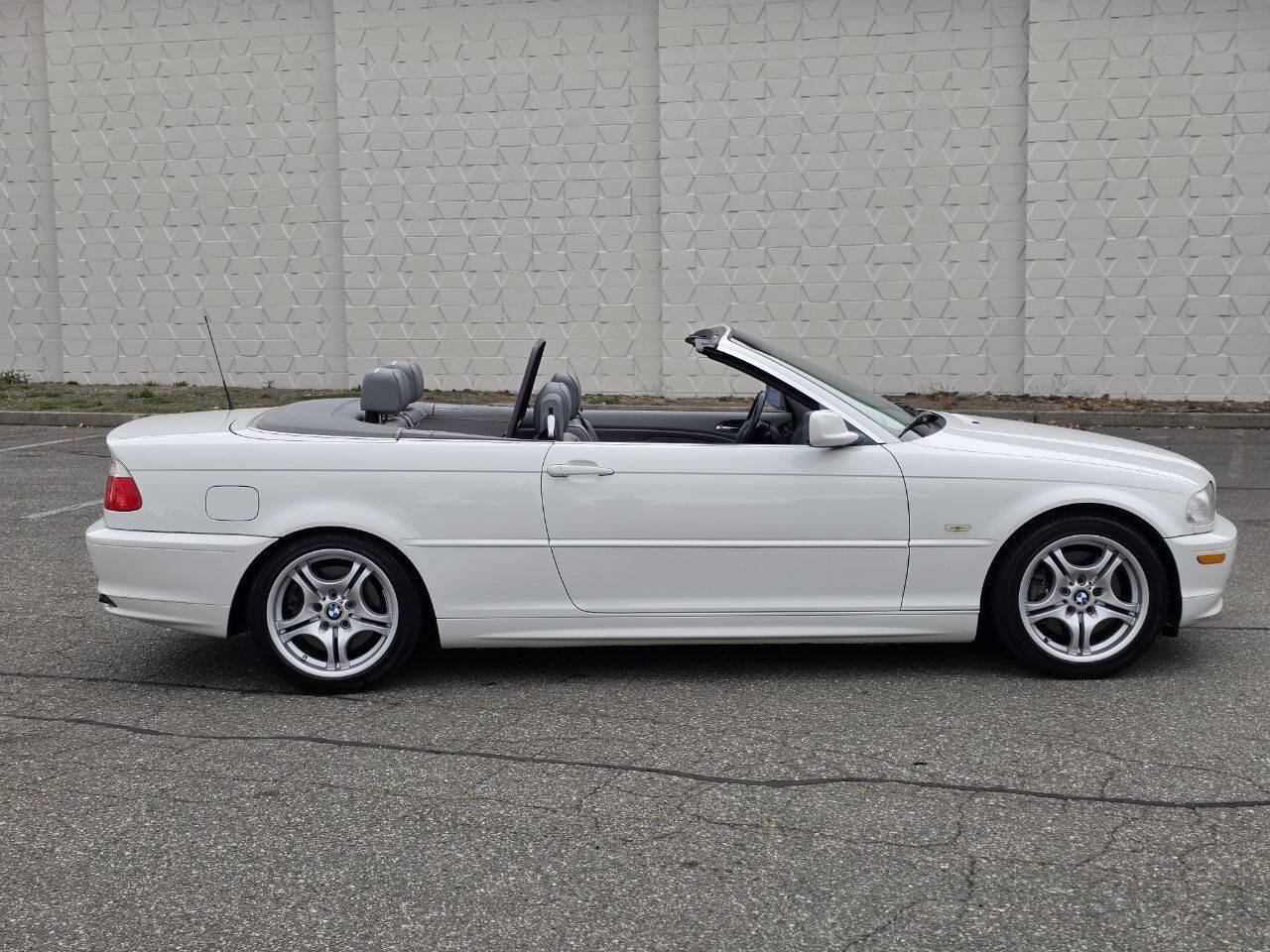 Used 2002 BMW 330Ci Convertible RWD image 4