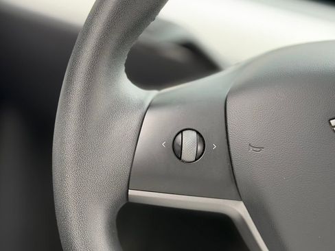 Used 2021 Tesla Model Y Long Range image 44