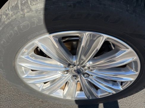 Certified 2022 Ford Explorer Limited w/ Equipment Group 301A image 3