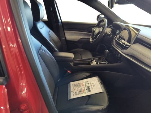 Used 2024 Jeep Compass Latitude AWD/4WD image 17