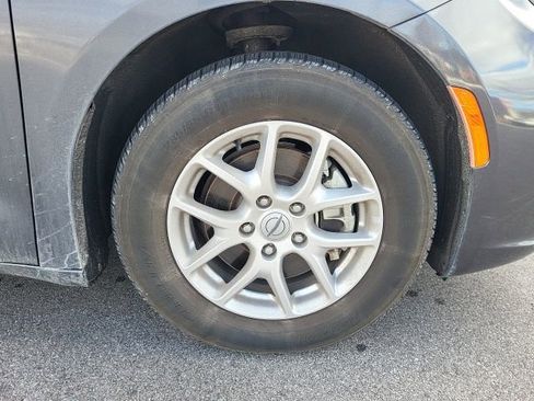 Used 2023 Chrysler Pacifica Touring-L image 20