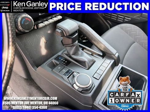 Used 2025 Toyota Tacoma SR AWD/4WD image 17