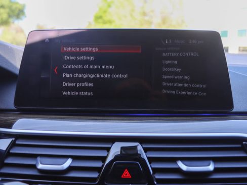 Used 2018 BMW 530e image 37