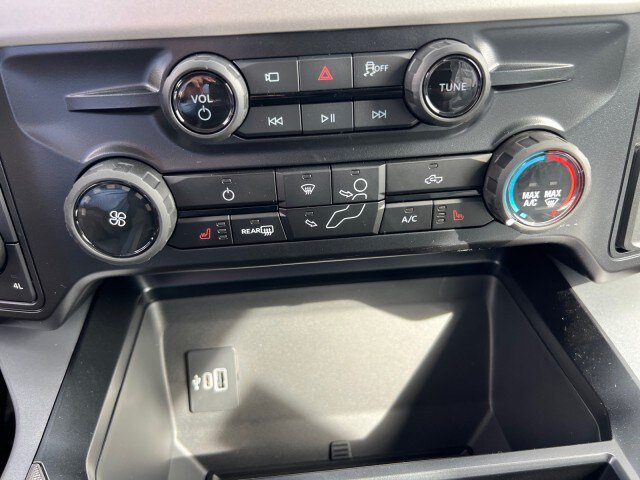 New 2027 Ford F250 XLT w/ XLT Premium Package AWD/4WD image 13