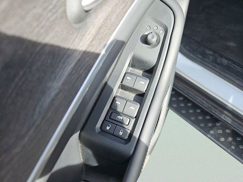 Used 2023 Jeep Grand Cherokee Limited w/ Luxury Tech Group II image 13