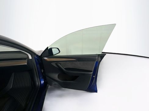 Used 2024 Tesla Model Y Long Range AWD/4WD image 30