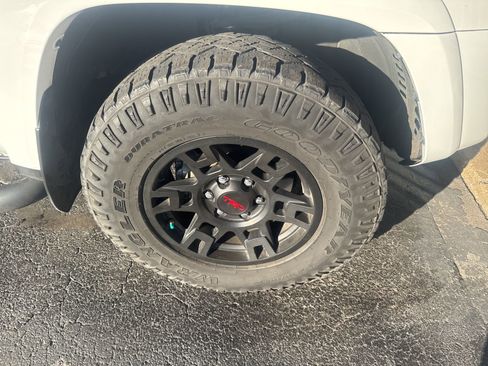 Used 2020 Toyota 4Runner SR5 Premium image 16