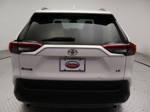 Used 2020 Toyota RAV4 LE FWD image 10