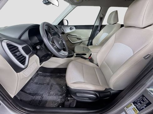 Used 2025 Kia Soul LX FWD image 19