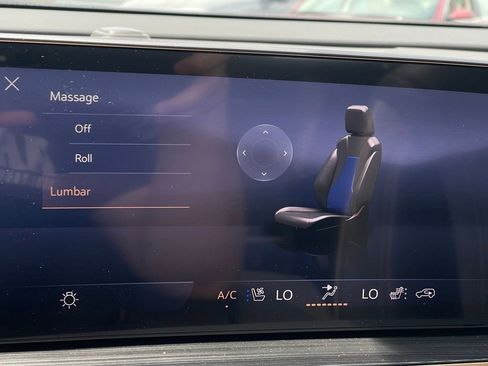 Used 2024 Buick Envision Avenir AWD/4WD image 29