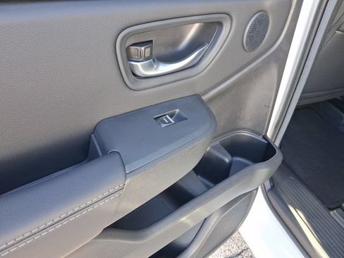 Used 2025 Honda Pilot EX-L image 10