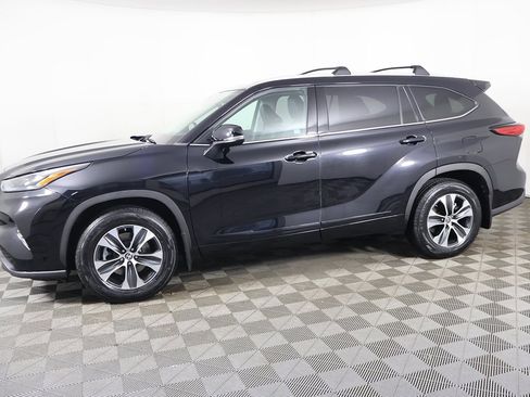 Used 2022 Toyota Highlander XLE image 17