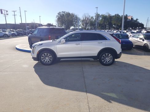 Used 2021 Cadillac XT4 Premium Luxury image 4