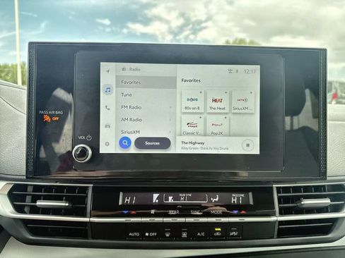 Used 2025 Toyota Sienna LE FWD image 16