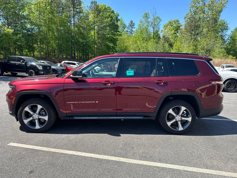 Used 2024 Jeep Grand Cherokee L Limited w/ Luxury Tech Group II image 8