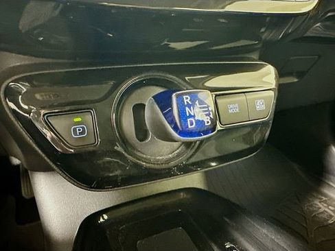 Used 2019 Toyota Prius XLE image 19