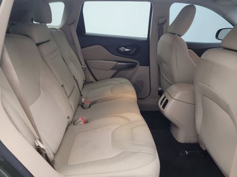 Used 2019 Jeep Cherokee Latitude w/ Popular Appearance Group AWD/4WD image 19