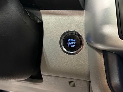 Used 2017 Toyota Highlander XLE image 17