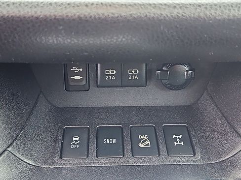 Used 2018 Toyota Highlander XLE image 11