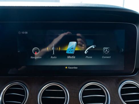 Used 2019 Mercedes-Benz E 300 image 13