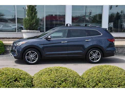 Used 2017 Hyundai Santa Fe SE image 7