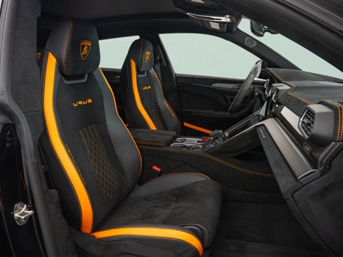 Used 2024 Lamborghini Urus Performante AWD/4WD image 16