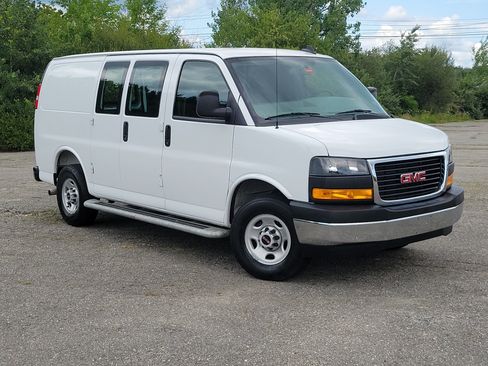 Used 2025 GMC Savana 2500 w/ Driver Convenience Package RWD image 3